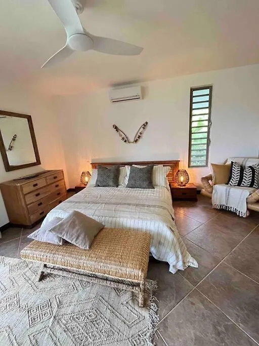 Blue Coral House, Luxury Waterfront Villa Maroe 0*,  French Polynesia