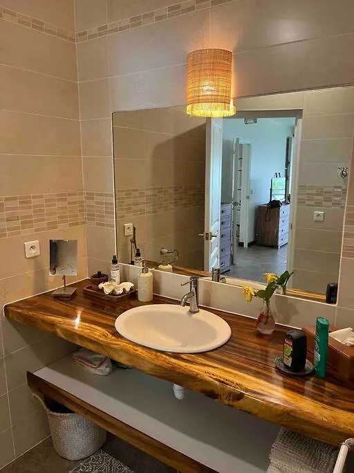 Blue Coral House, Luxury Waterfront Villa Maroe