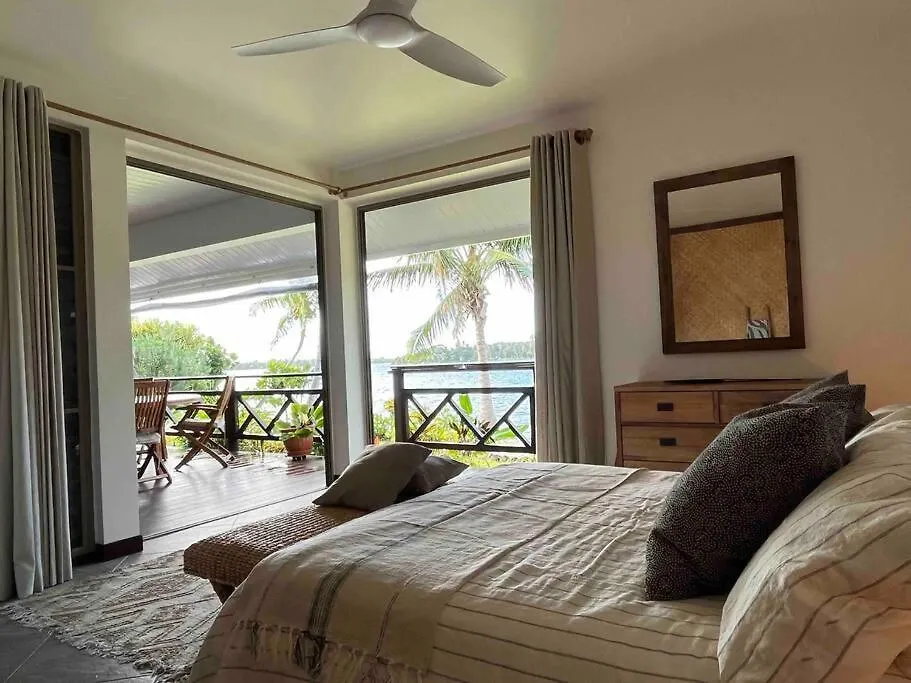 Blue Coral House, Luxury Waterfront Villa Maroe French Polynesia