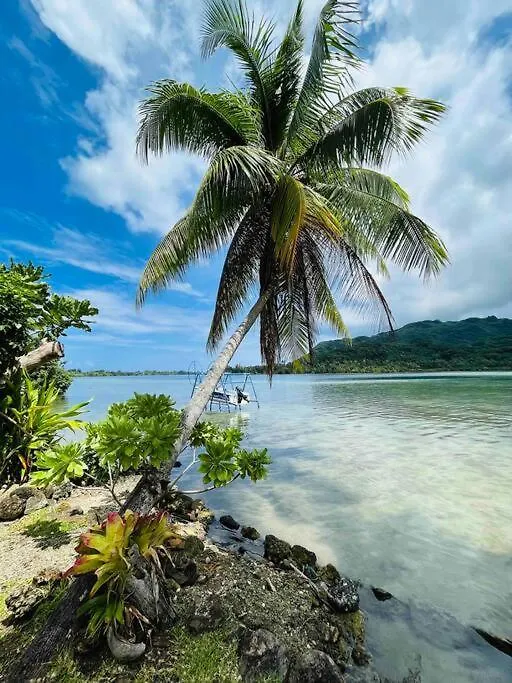Blue Coral House, Luxury Waterfront Villa Maroe