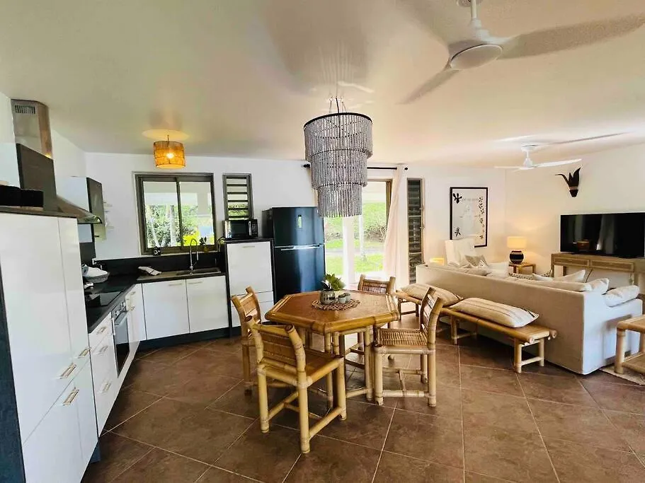 Blue Coral House, Luxury Waterfront Villa Maroe French Polynesia