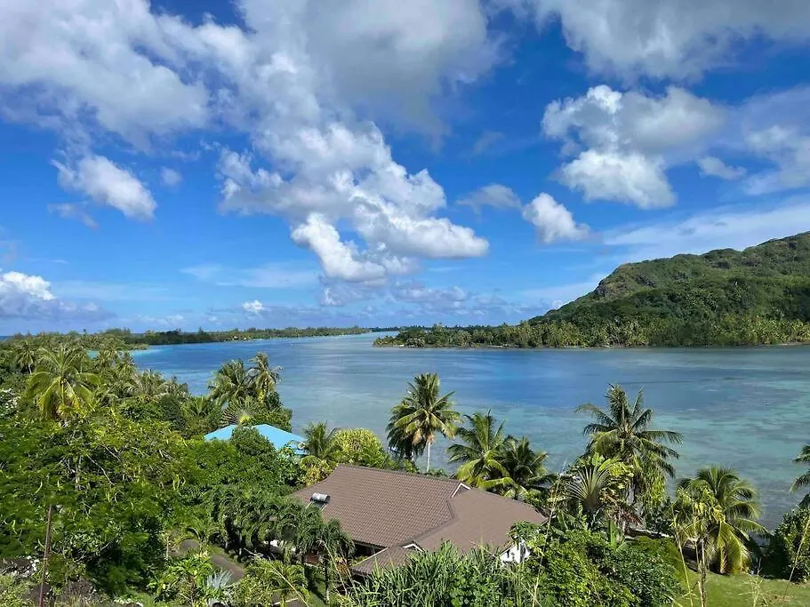 Blue Coral House, Luxury Waterfront Villa Maroe French Polynesia
