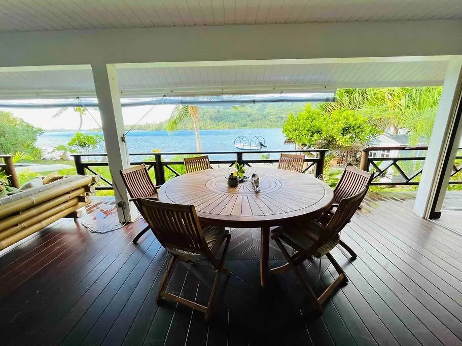 Blue Coral House, Luxury Waterfront Villa Maroe