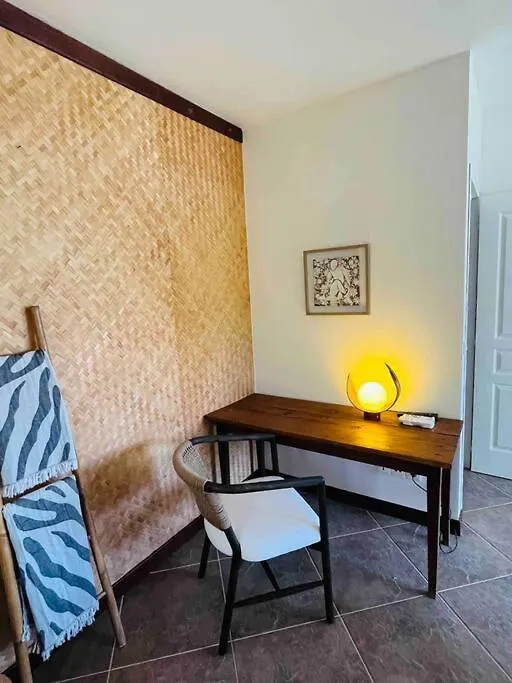 Blue Coral House, Luxury Waterfront Villa Maroe 0*,