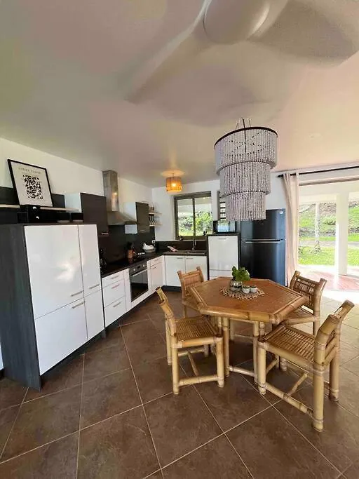 Blue Coral House, Luxury Waterfront Villa Maroe
