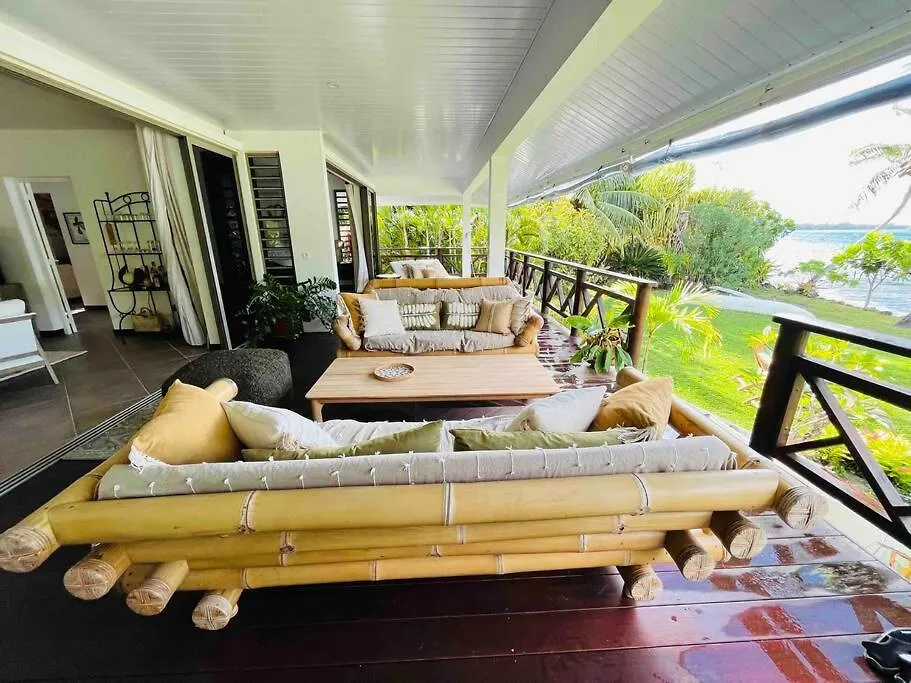 Blue Coral House, Luxury Waterfront Villa Maroe
