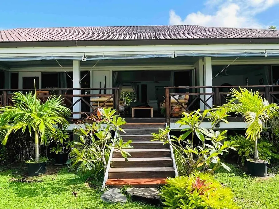 Blue Coral House, Luxury Waterfront Villa Maroe French Polynesia