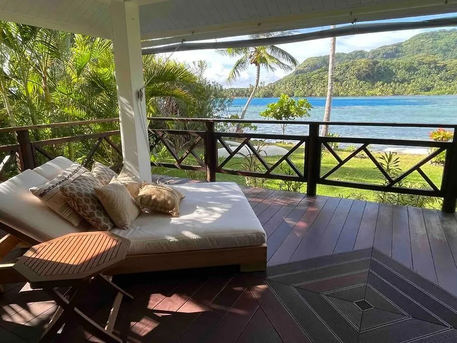 Blue Coral House, Luxury Waterfront Villa Maroe