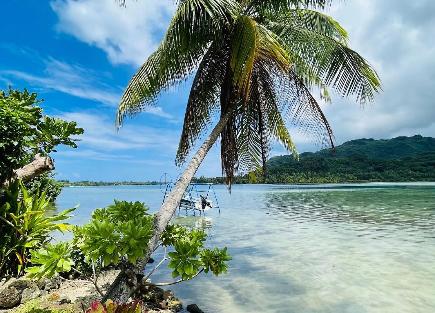 Blue Coral House, Luxury Waterfront Villa Maroe French Polynesia
