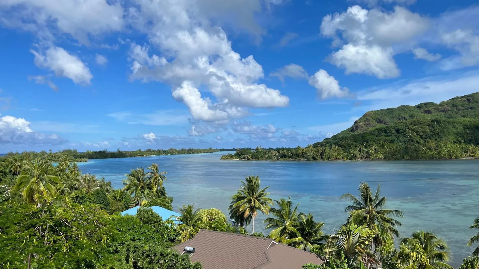 Blue Coral House, Luxury Waterfront Villa Maroe